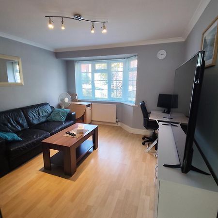 Ferienwohnung 2 Bed Flat Near Station With Parking&Comgarden Sutton  Exterior foto